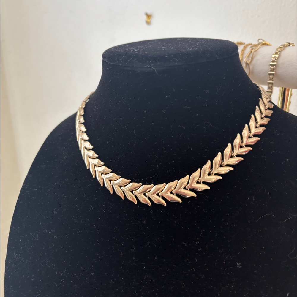 Vintage Marino Gold Tone Leaf Necklace